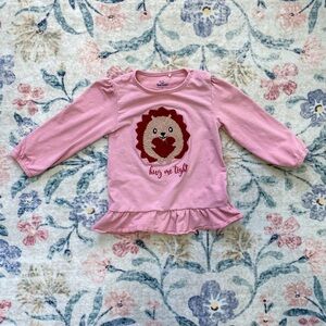 Topomini Valentines pink top with boucle hedgehog